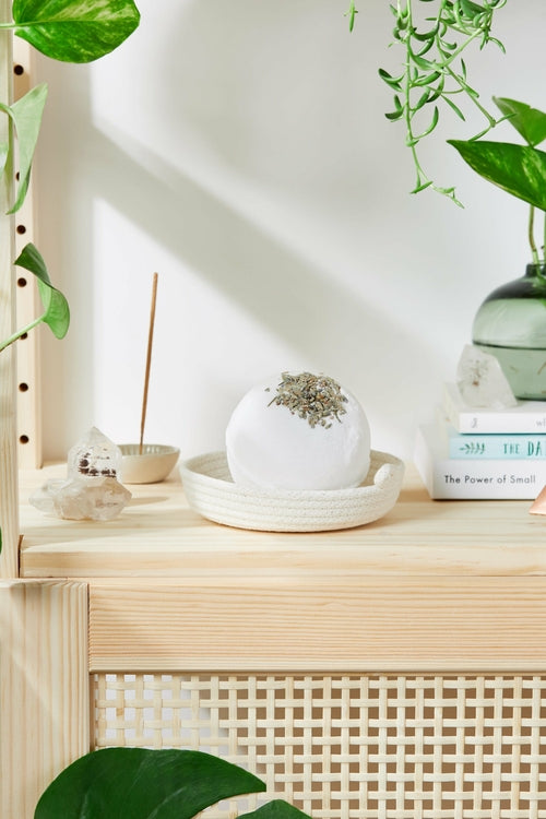 Organic Bath Calm Bomb: Lavender and chamomile formula