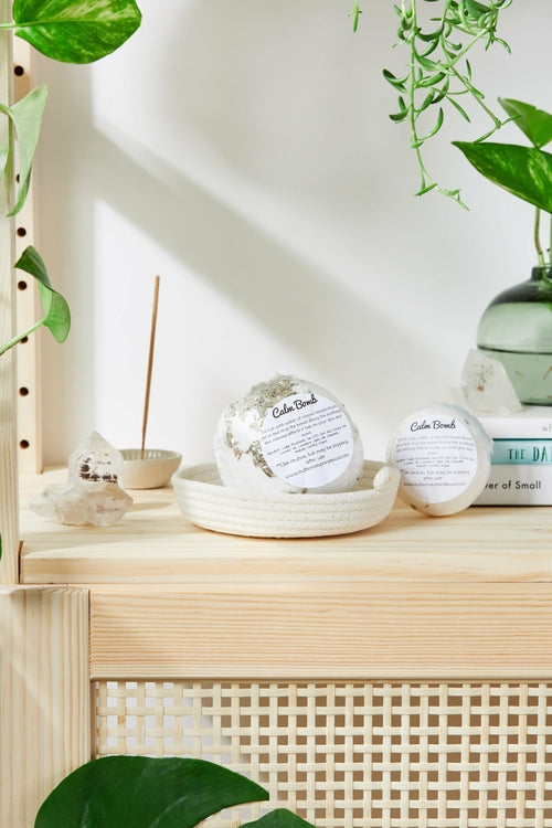 Organic Bath Calm Bomb: Lavender and chamomile formula